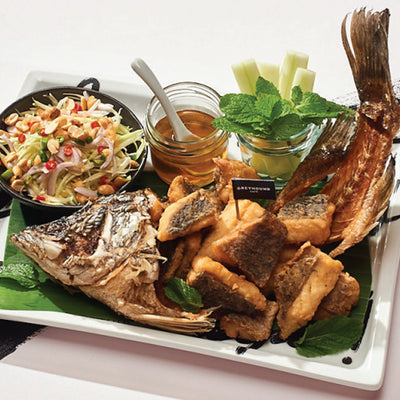 010L 原條炸鱸魚配青芒果醬 FRIED WHOLE SEA BASS WITH SPICY GREEN MANGO SAUCE 2人份量